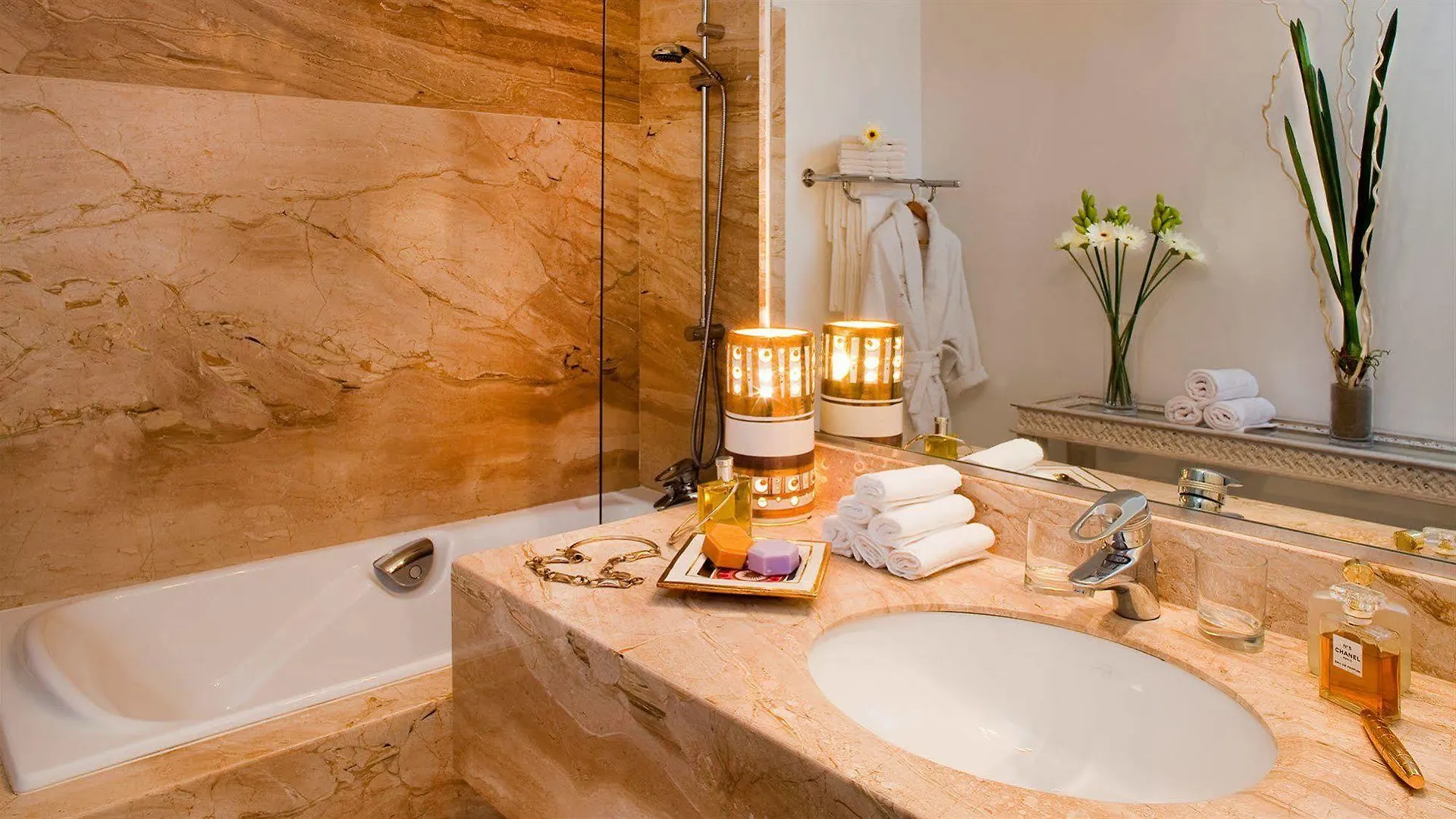 סן-מארי-דה-לה-מאר Mangio Fango Hotel Et Spa 4*,  צרפת